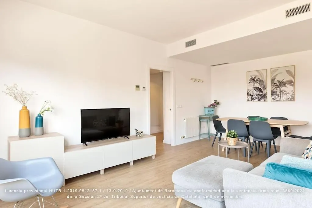 Close Beach , Sagrada & City Center Barcelona